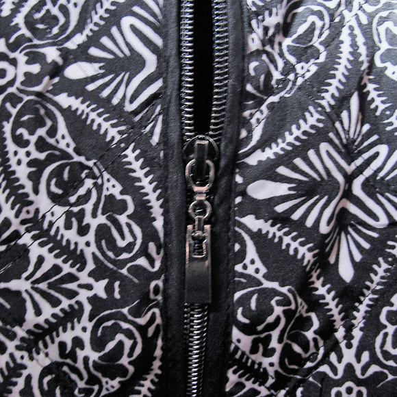 Quilted Vest by Onque Casual  Sz M Black and White - Picture 3 of 8